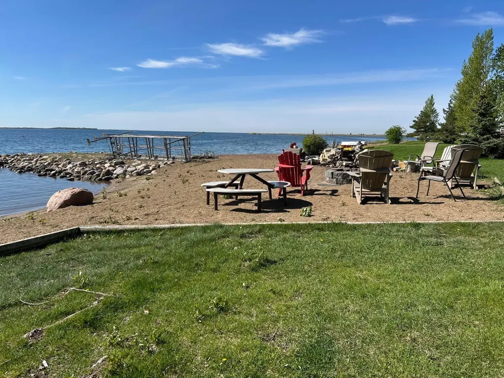 16 Blue Heron Court S Lake Newell Resort AB T1R 0X5