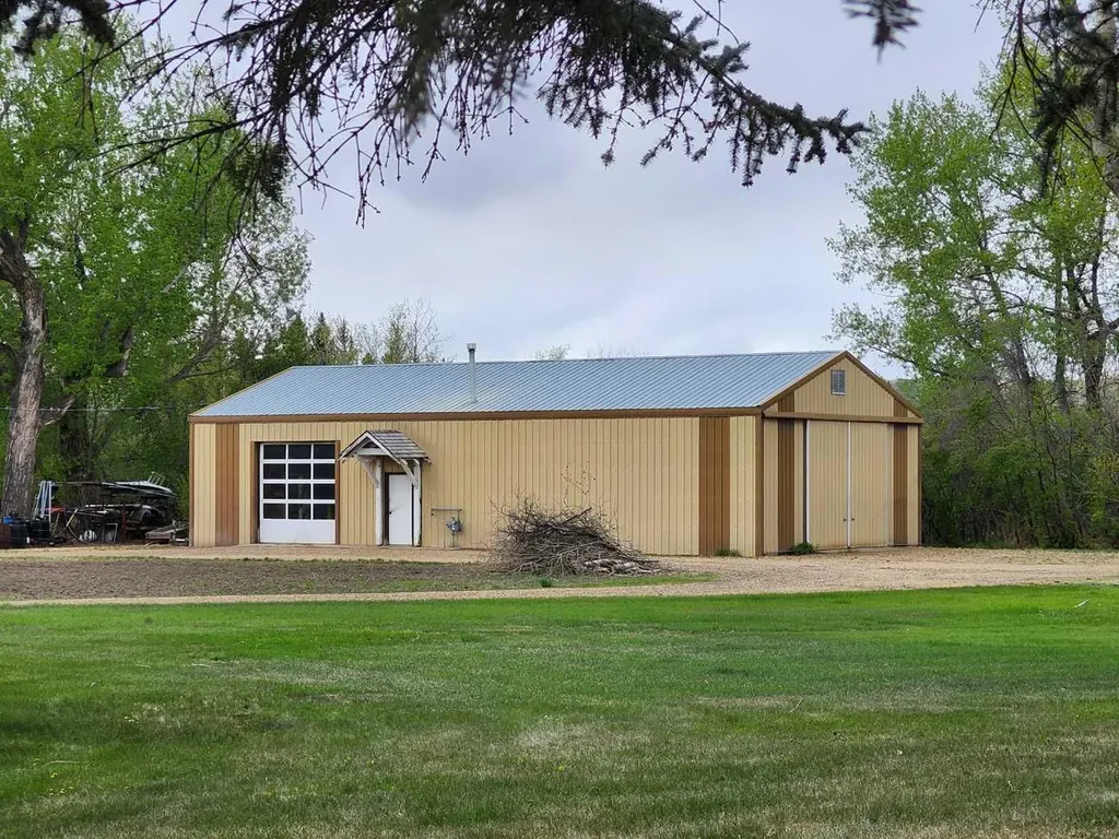 31 Larch Avenue Drumheller AB T0J0Y1