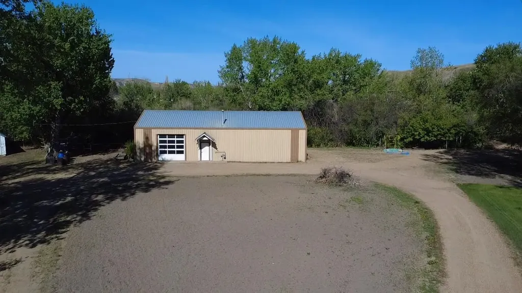 31 Larch Avenue Drumheller AB T0J0Y1