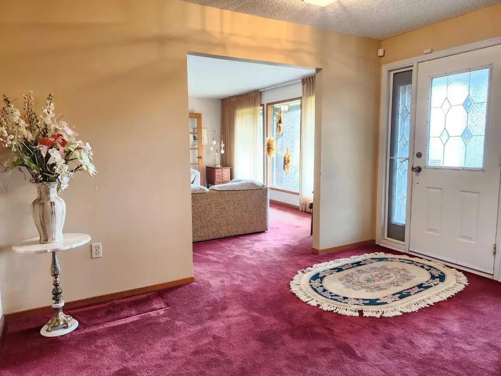 31 Larch Avenue Drumheller AB T0J0Y1