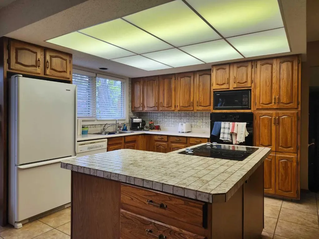 31 Larch Avenue Drumheller AB T0J0Y1