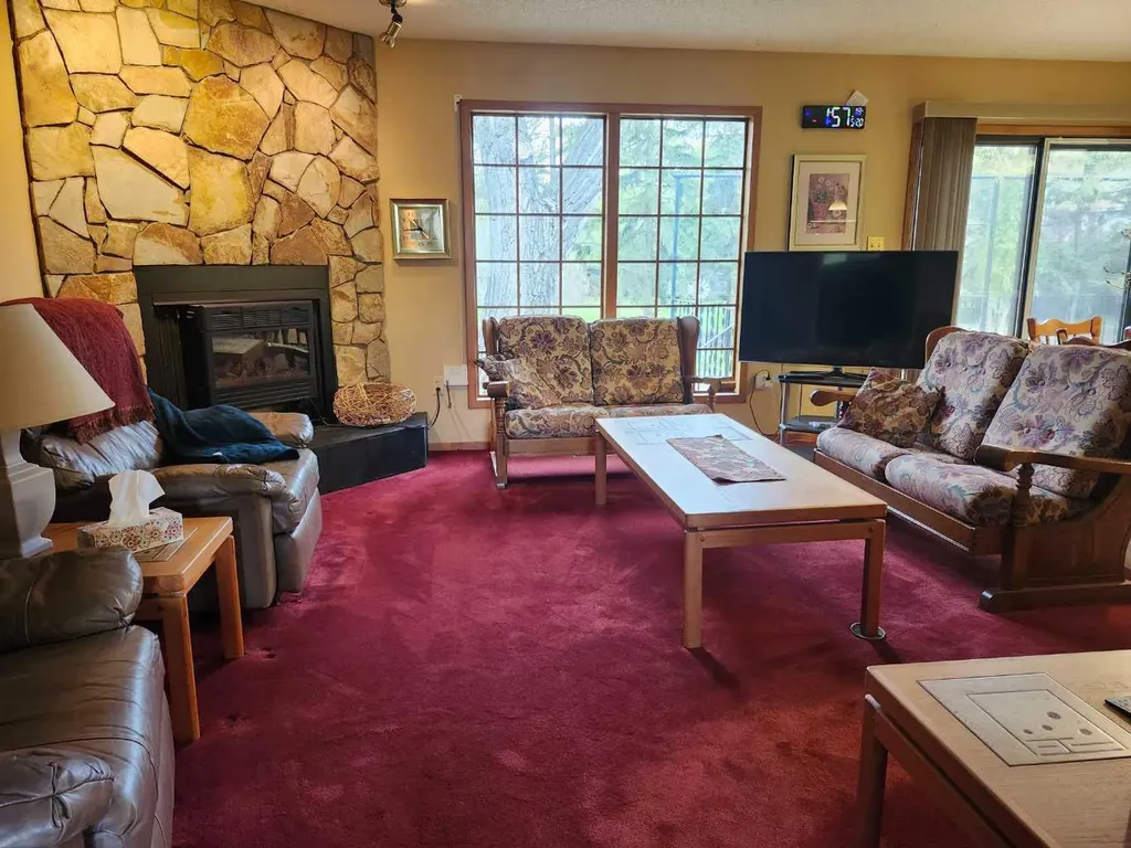 31 Larch Avenue Drumheller AB T0J0Y1