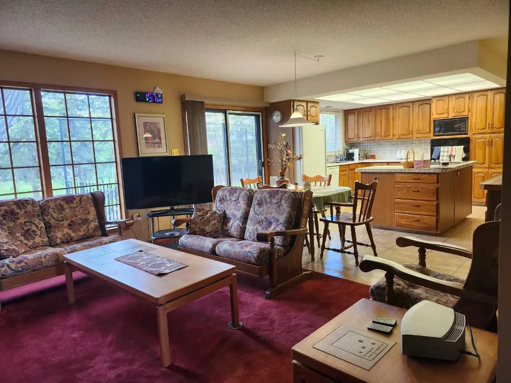 31 Larch Avenue Drumheller AB T0J0Y1