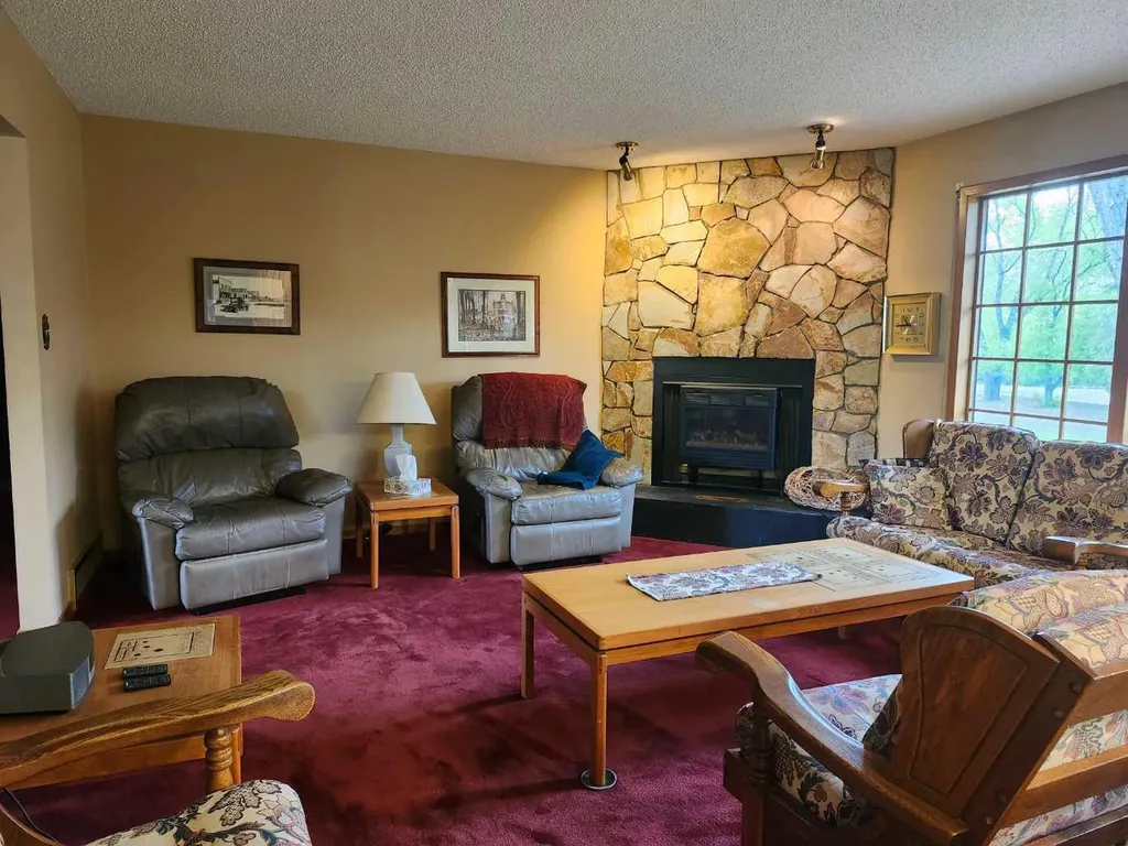 31 Larch Avenue Drumheller AB T0J0Y1