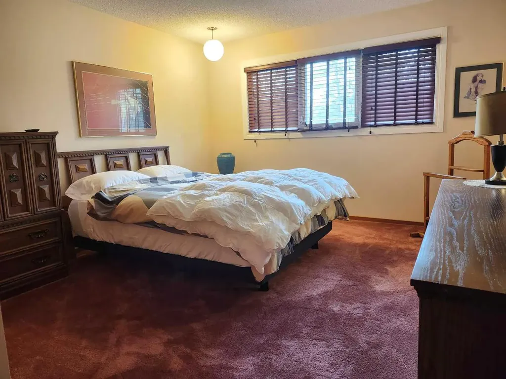 31 Larch Avenue Drumheller AB T0J0Y1