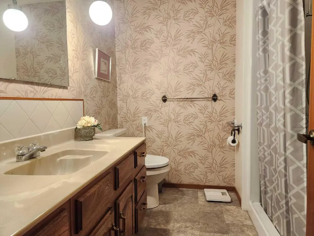 31 Larch Avenue Drumheller AB T0J0Y1