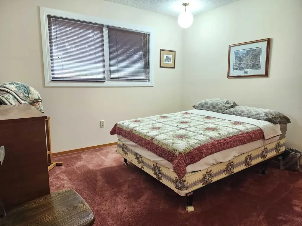 31 Larch Avenue Drumheller AB T0J0Y1