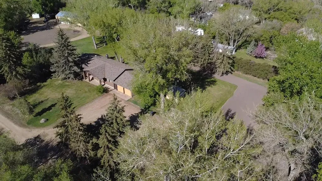31 Larch Avenue Drumheller AB T0J0Y1