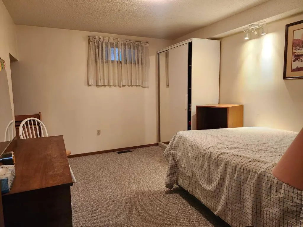 31 Larch Avenue Drumheller AB T0J0Y1
