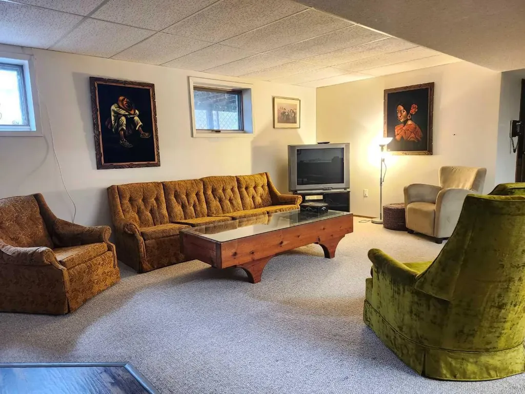 31 Larch Avenue Drumheller AB T0J0Y1