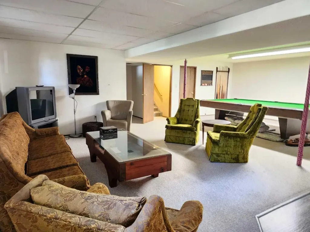 31 Larch Avenue Drumheller AB T0J0Y1
