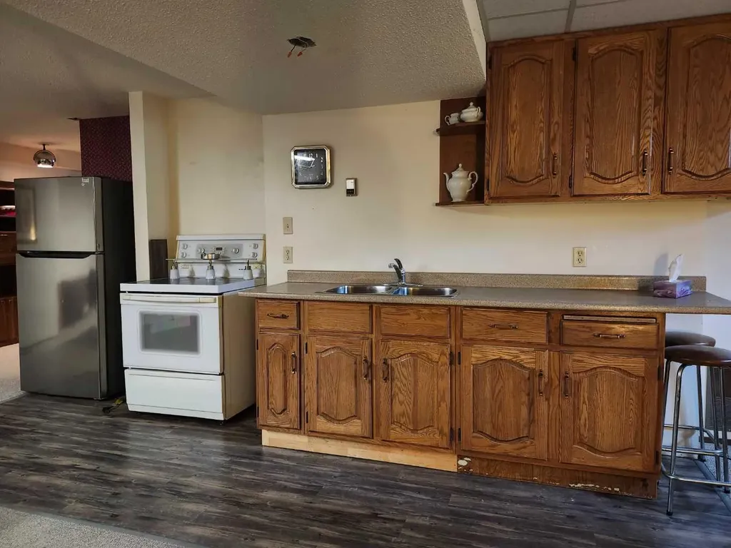 31 Larch Avenue Drumheller AB T0J0Y1