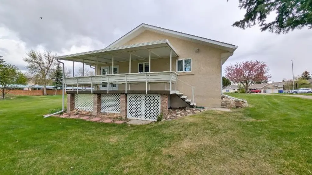 15 Chinook Crescent W Claresholm AB T0L 0T0