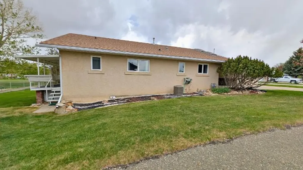 15 Chinook Crescent W Claresholm AB T0L 0T0