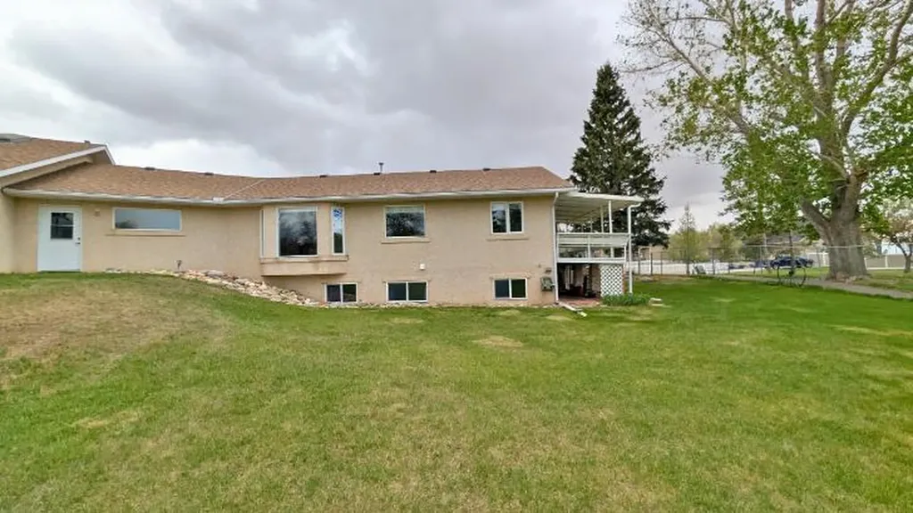 15 Chinook Crescent W Claresholm AB T0L 0T0