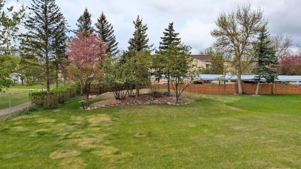 15 Chinook Crescent W Claresholm AB T0L 0T0