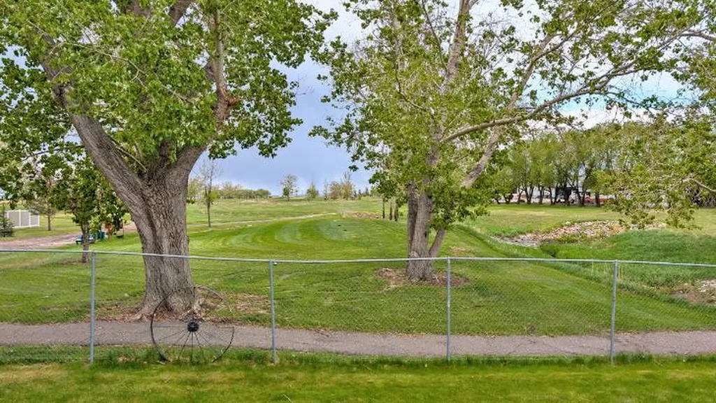 15 Chinook Crescent W Claresholm AB T0L 0T0
