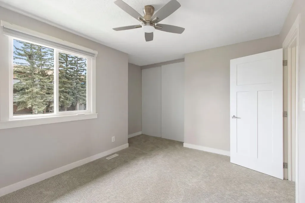 219 90 Avenue SE Calgary AB T2J 0A3
