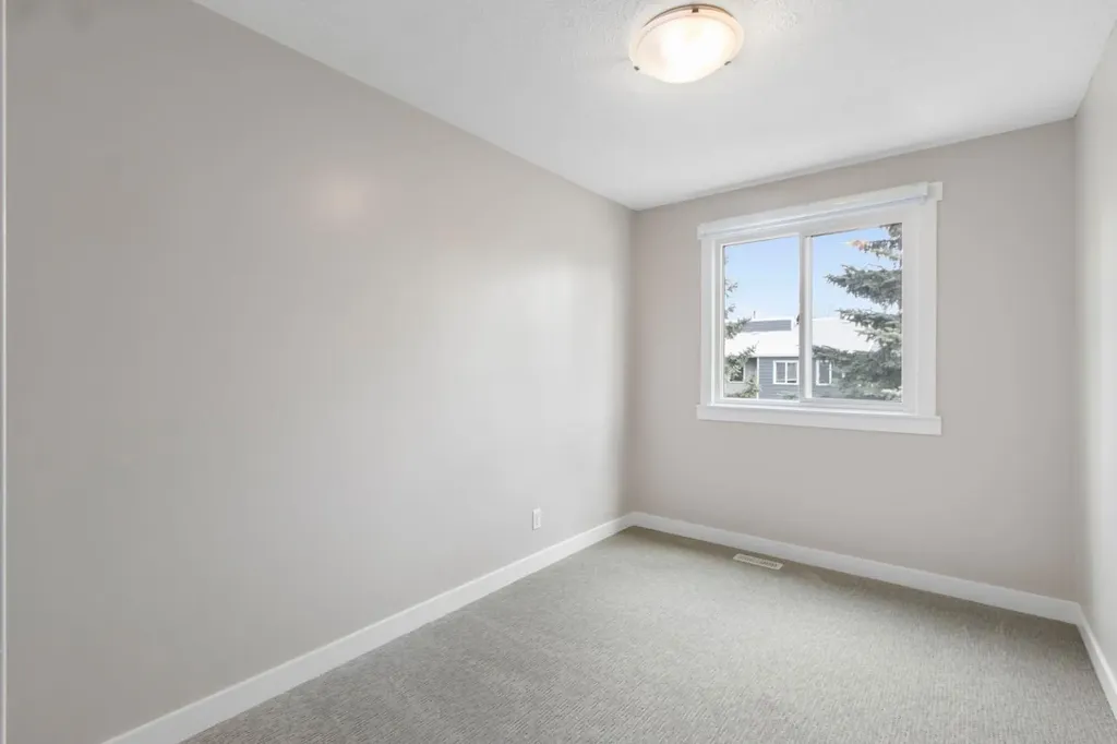 219 90 Avenue SE Calgary AB T2J 0A3