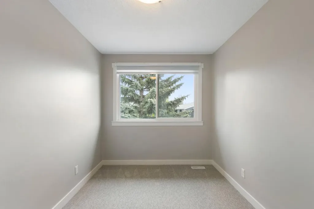 219 90 Avenue SE Calgary AB T2J 0A3