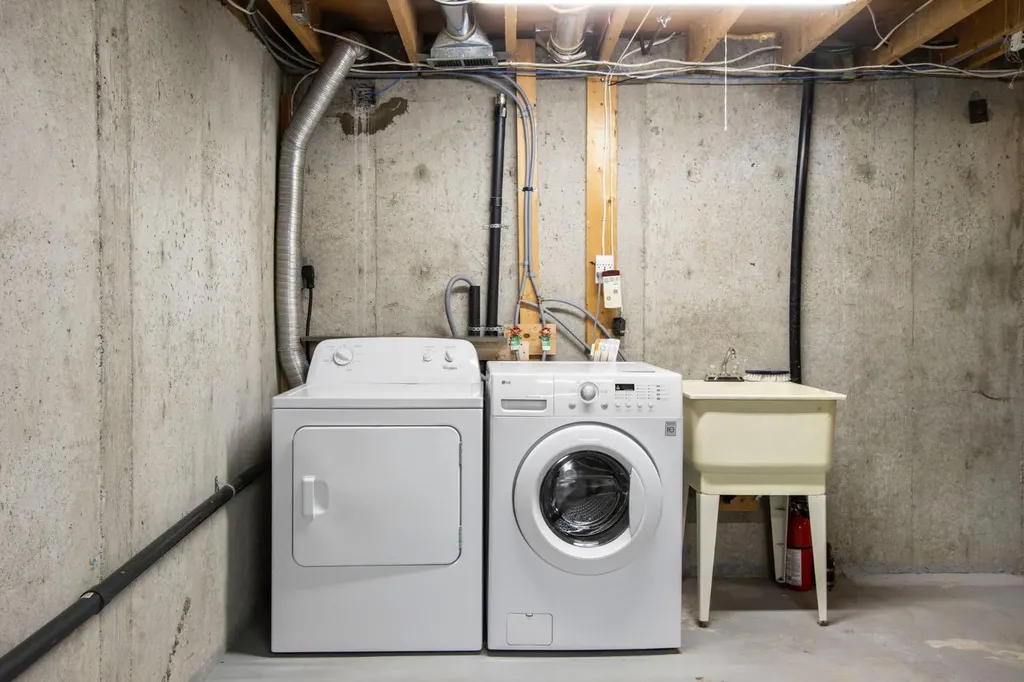 219 90 Avenue SE Calgary AB T2J 0A3