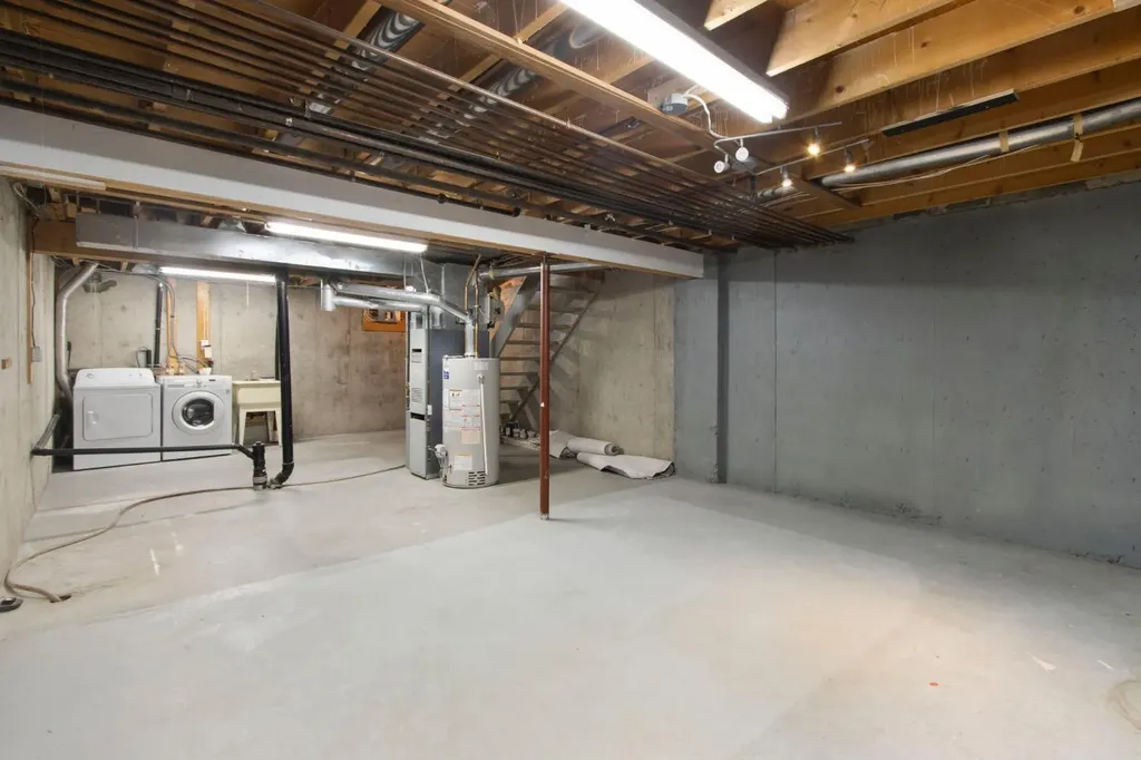 219 90 Avenue SE Calgary AB T2J 0A3