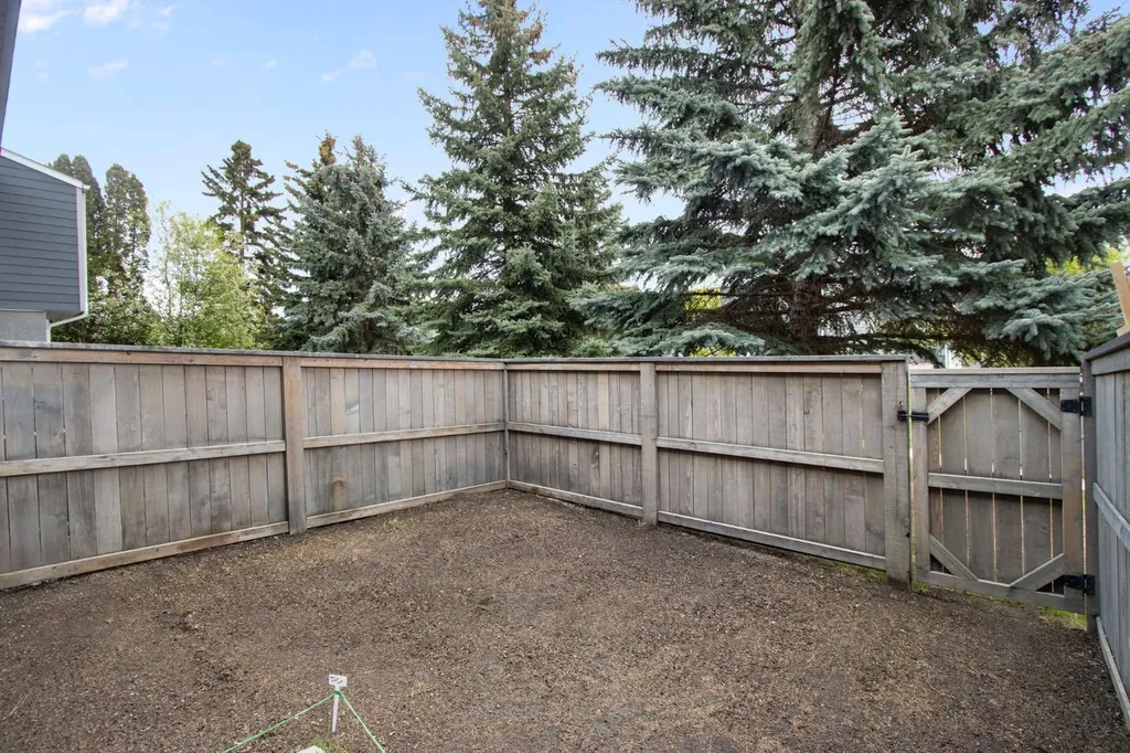 219 90 Avenue SE Calgary AB T2J 0A3