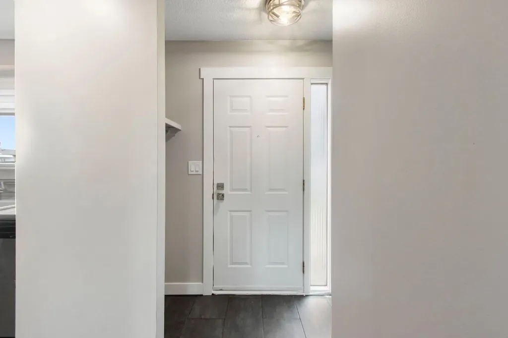219 90 Avenue SE Calgary AB T2J 0A3