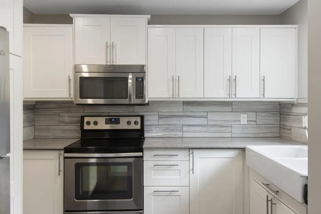 219 90 Avenue SE Calgary AB T2J 0A3
