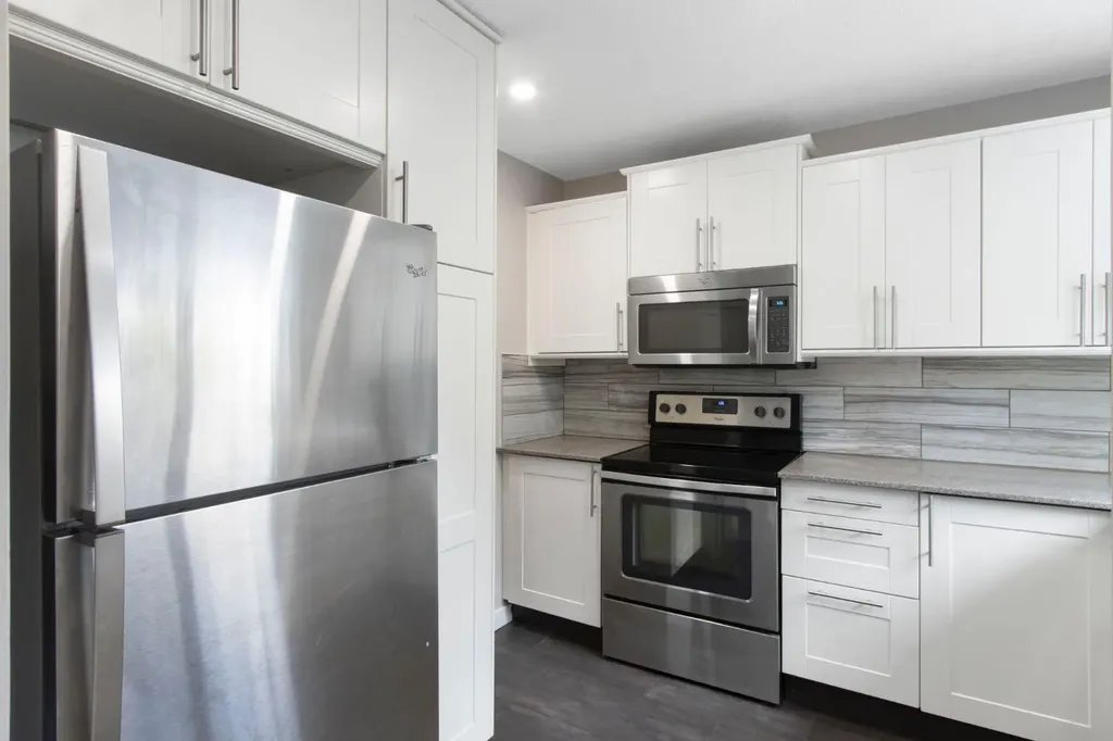 219 90 Avenue SE Calgary AB T2J 0A3