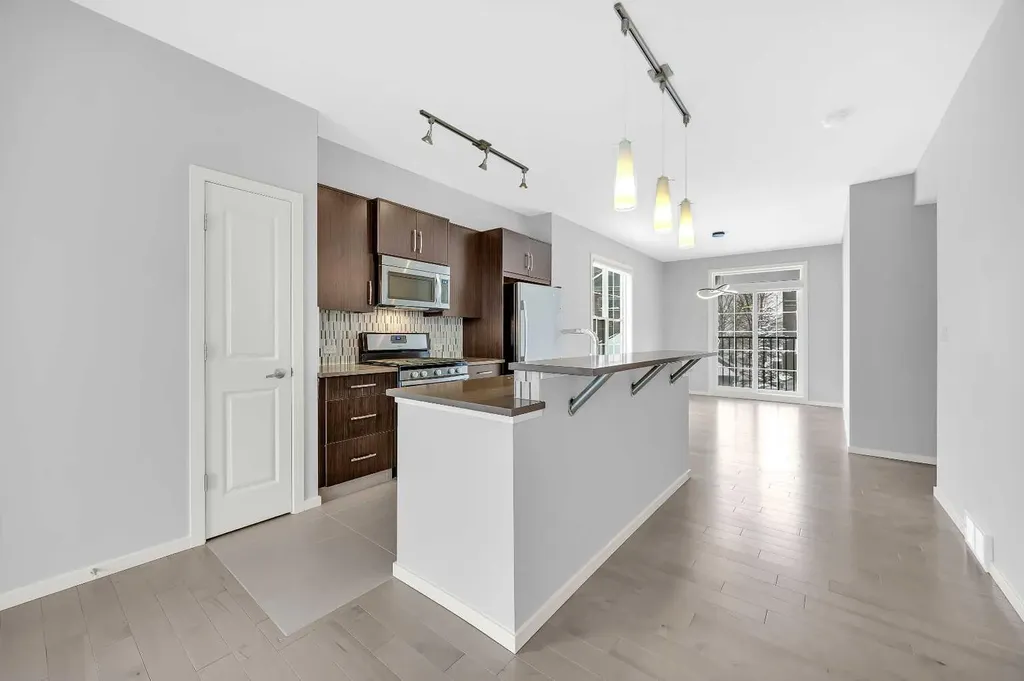 455 Ascot Circle SW Calgary AB T3H 0X3