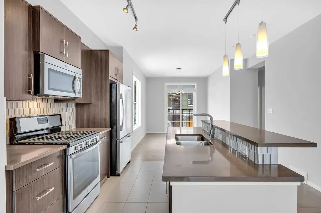 455 Ascot Circle SW Calgary AB T3H 0X3
