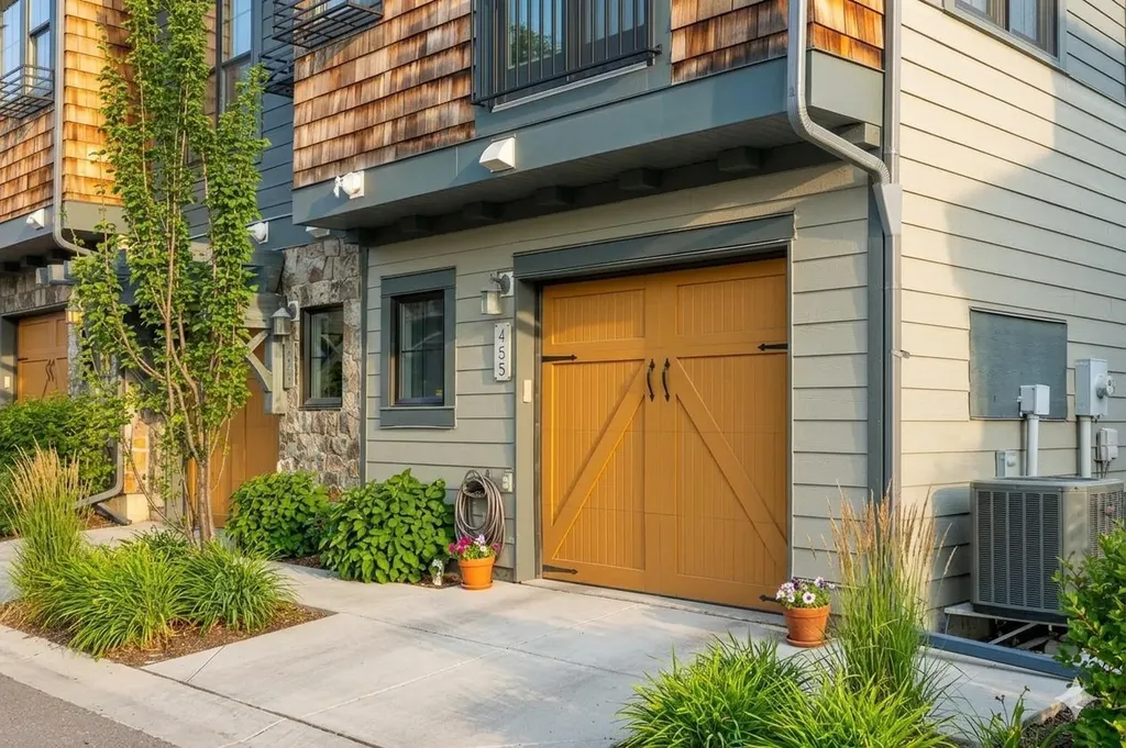 455 Ascot Circle SW Calgary AB T3H 0X3
