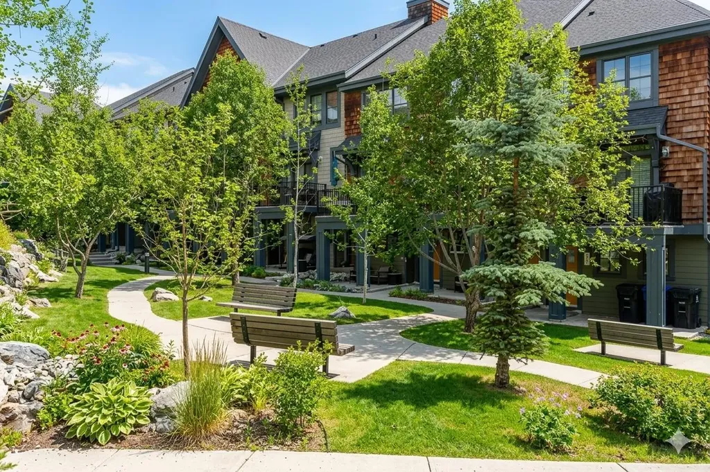 455 Ascot Circle SW Calgary AB T3H 0X3