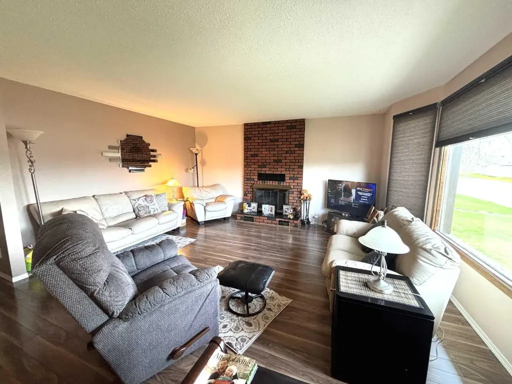 5015 50 Avenue Sangudo AB T0E2A0
