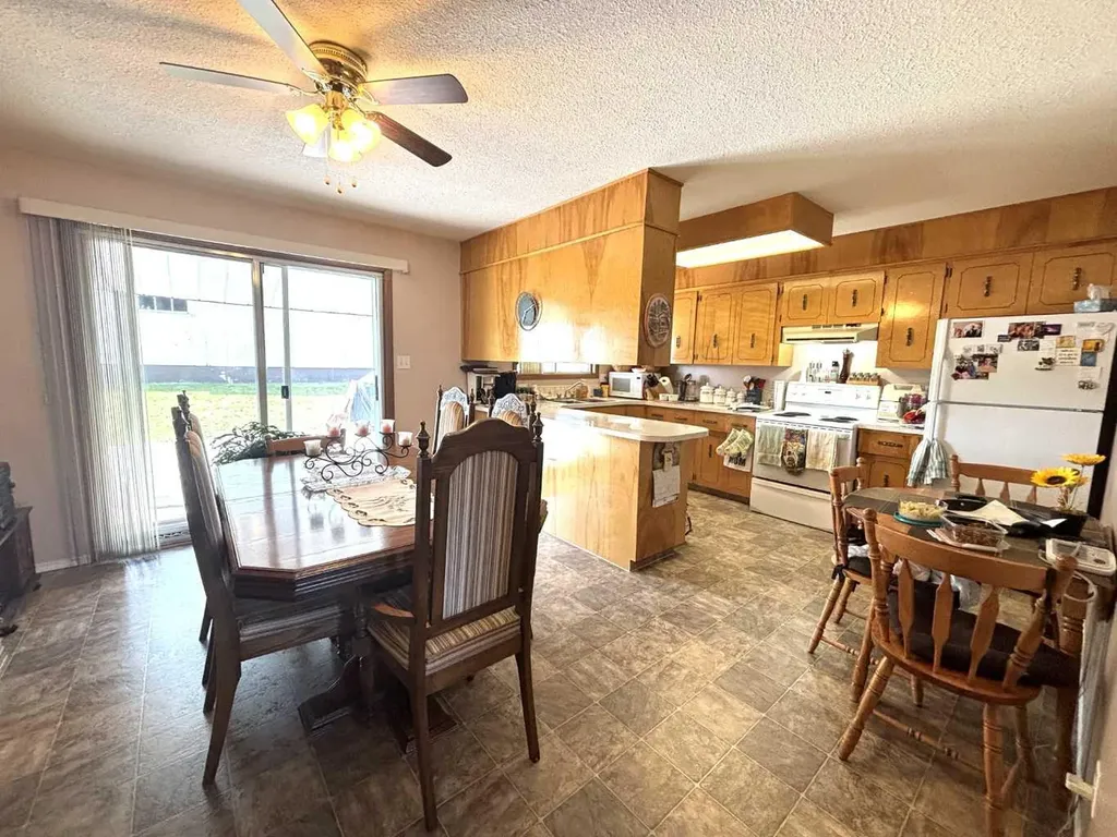 5015 50 Avenue Sangudo AB T0E2A0