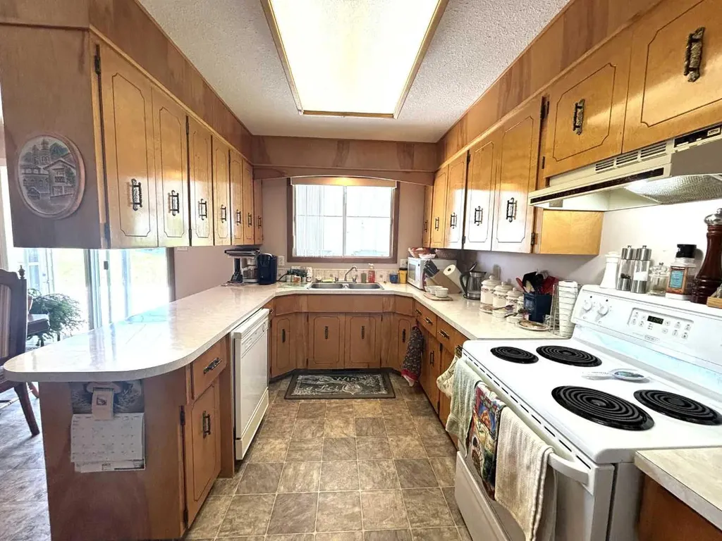 5015 50 Avenue Sangudo AB T0E2A0