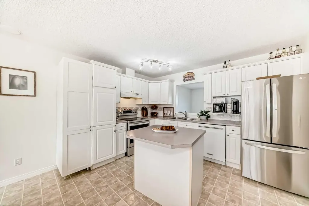 110 Country Hills Cove NW Calgary AB T3K 5G7