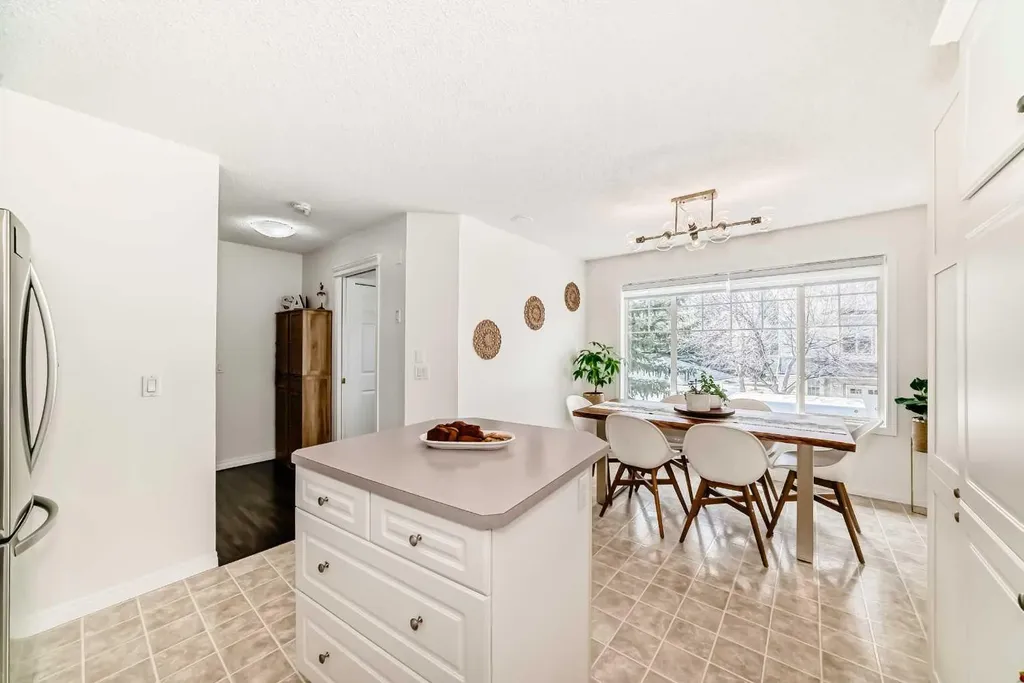 110 Country Hills Cove NW Calgary AB T3K 5G7
