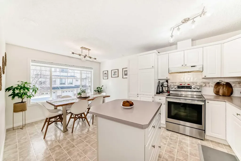 110 Country Hills Cove NW Calgary AB T3K 5G7
