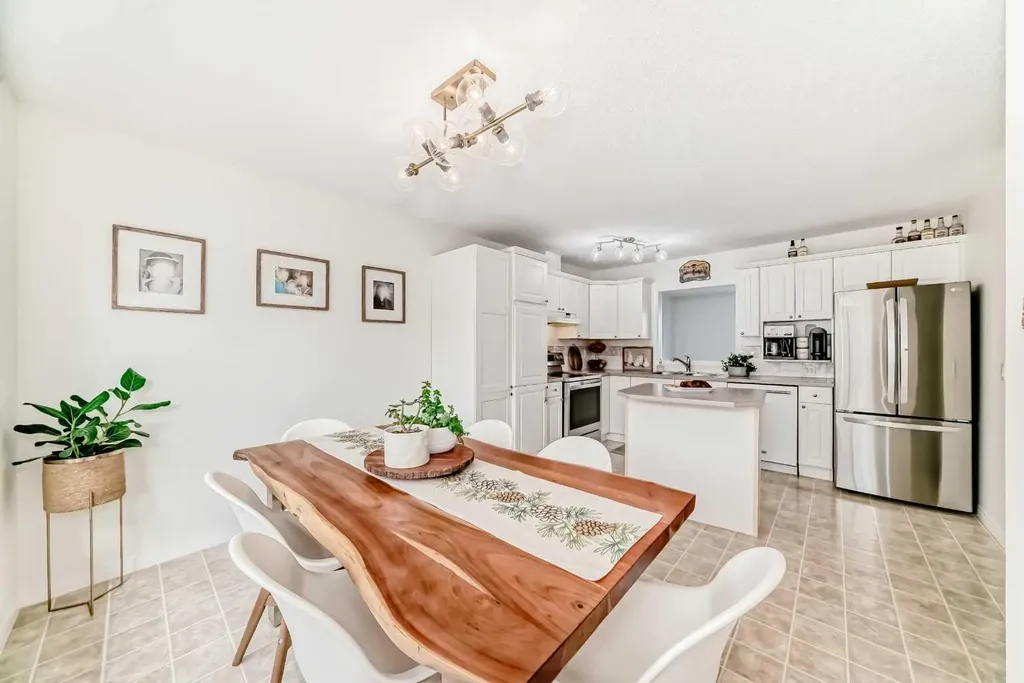110 Country Hills Cove NW Calgary AB T3K 5G7