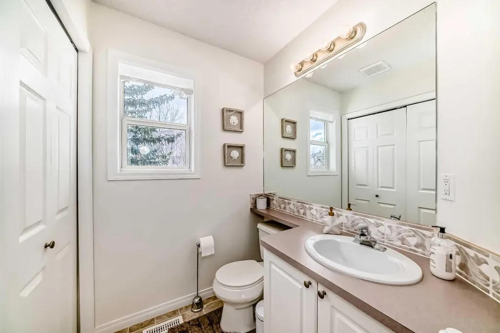 110 Country Hills Cove NW Calgary AB T3K 5G7