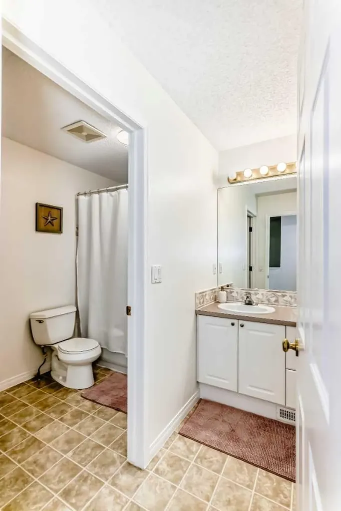 110 Country Hills Cove NW Calgary AB T3K 5G7