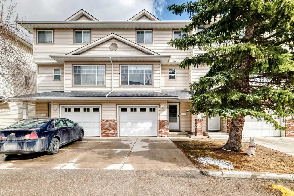110 Country Hills Cove NW Calgary AB T3K 5G7