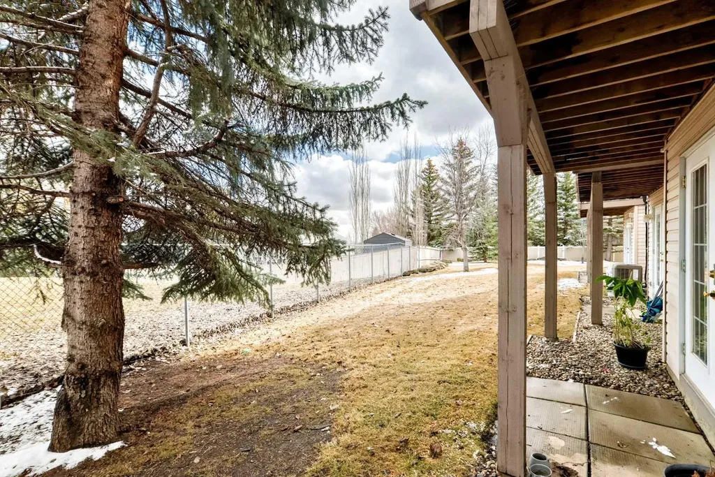 110 Country Hills Cove NW Calgary AB T3K 5G7