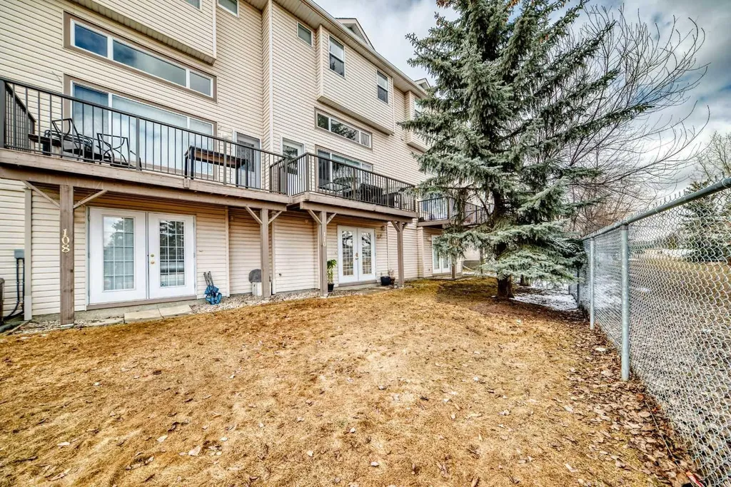 110 Country Hills Cove NW Calgary AB T3K 5G7