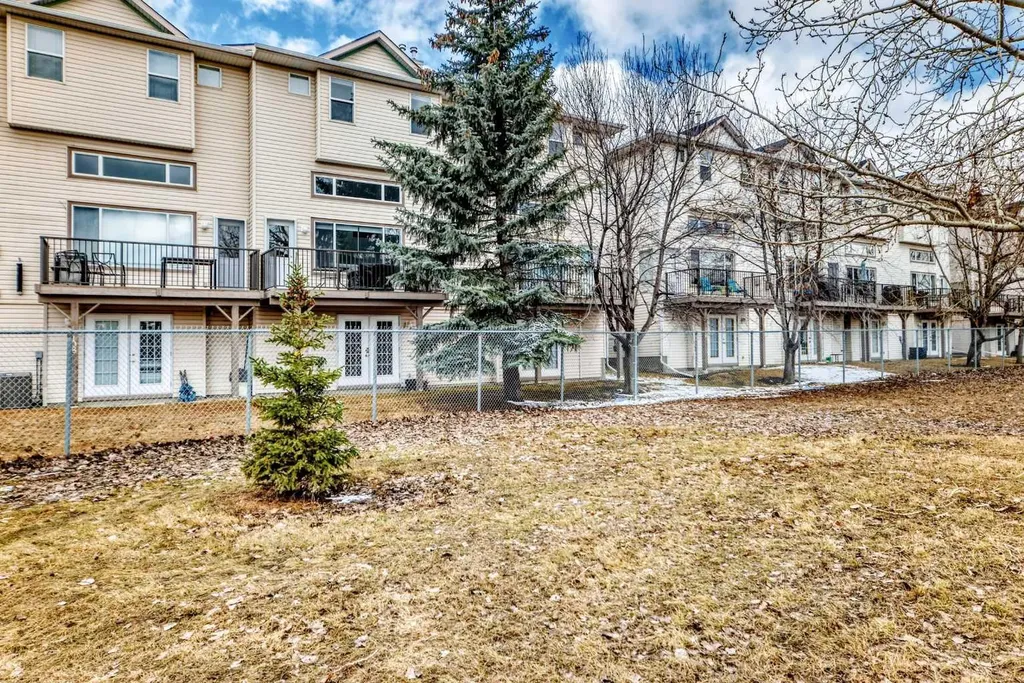 110 Country Hills Cove NW Calgary AB T3K 5G7