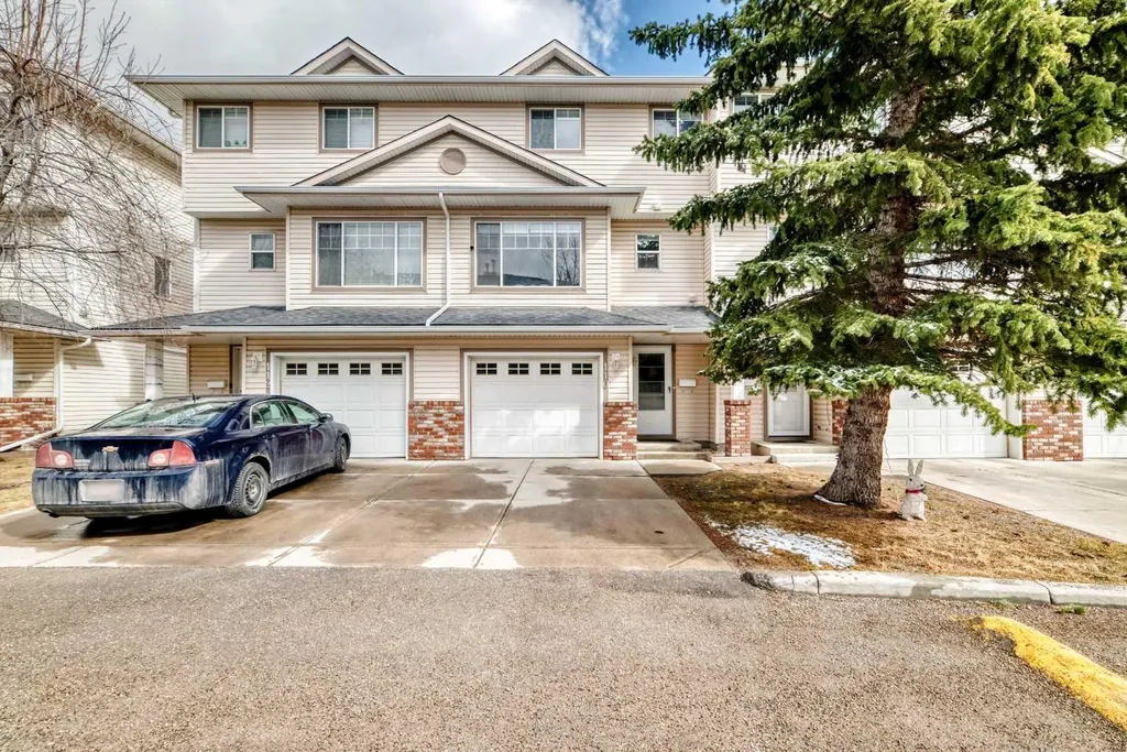 110 Country Hills Cove NW Calgary AB T3K 5G7