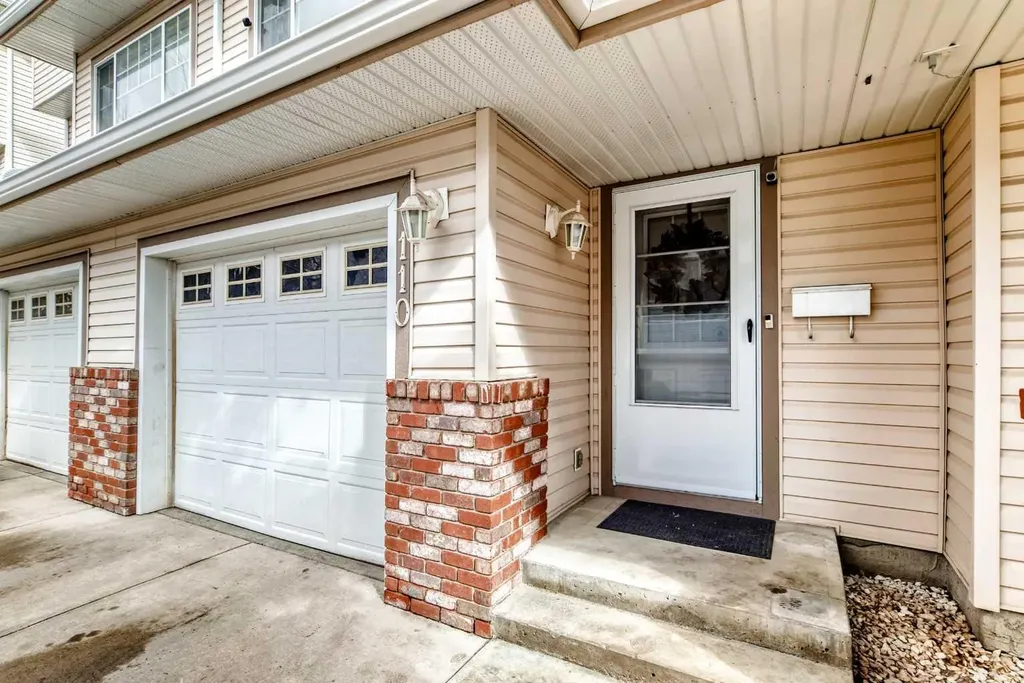 110 Country Hills Cove NW Calgary AB T3K 5G7
