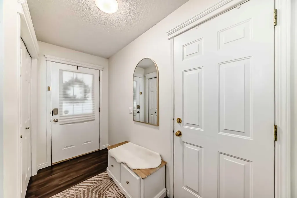 110 Country Hills Cove NW Calgary AB T3K 5G7